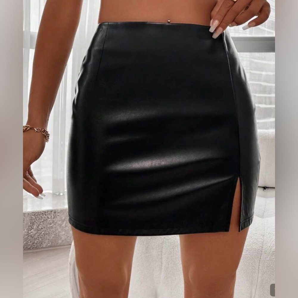 New Elegant Black High Waist Split Hem Black Faux Leather Mini Skirt size XS